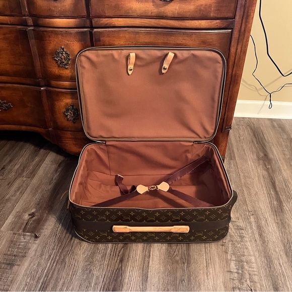 Authentic Louis Vuitton Pegase 60 Carry-On - Picture 6 of 15